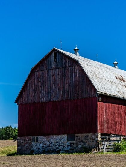 Gary Pratt Parks a Hit in 'Red Barn': A Flirtatious, Foot-Stomping Return to Country Roots